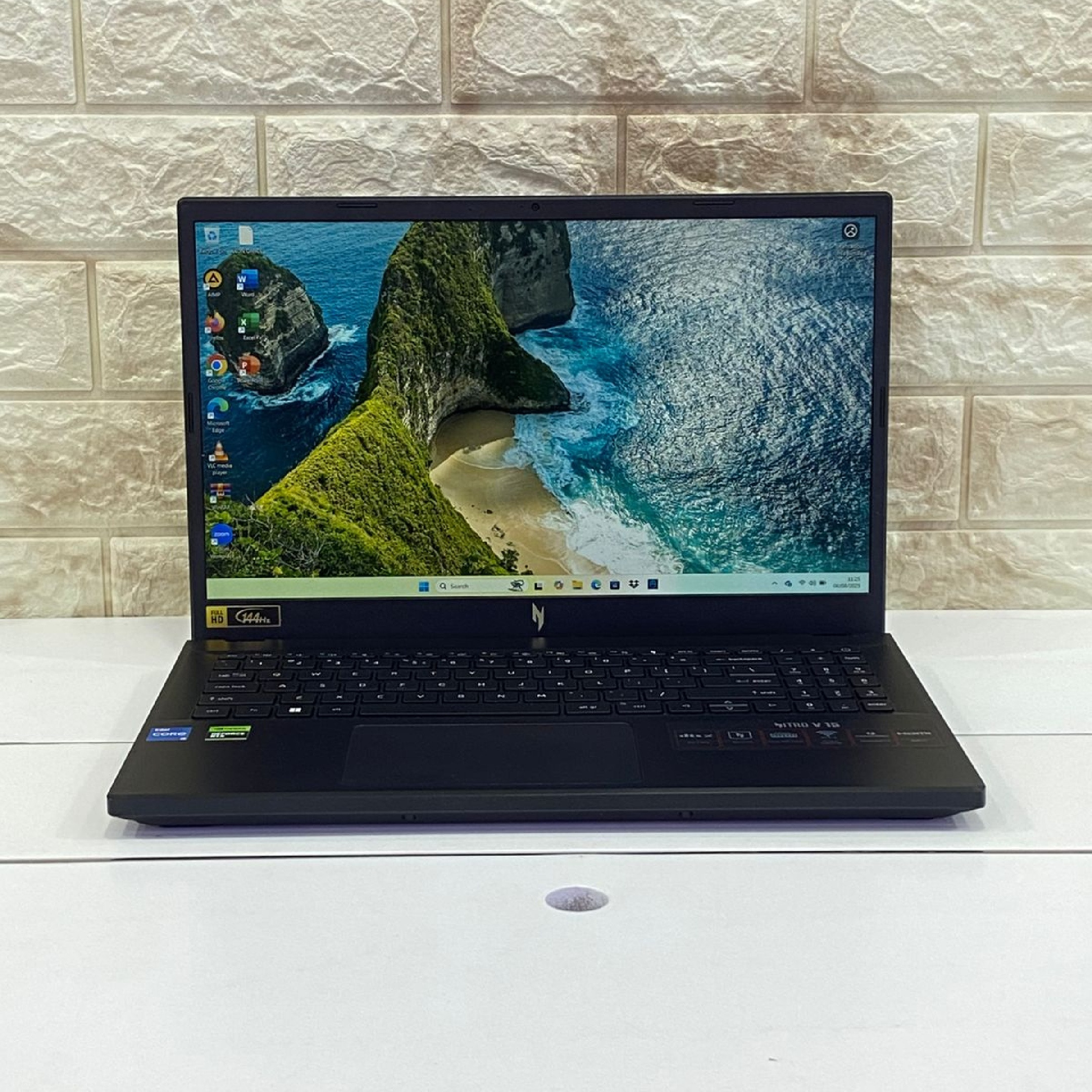 ACER V15 I5 VGA RAM 16 SSD 